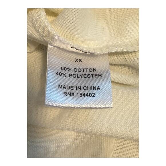 NEW Vinyl Icons Women’s XS Bow Graphic‎ Print T-Shirt NWOT - Picture 8 of 9